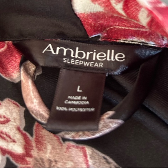 Ambrielle Woman’s Large Black and Red Floral Robe Intimates & Sleepwear - Picture 5 of 5